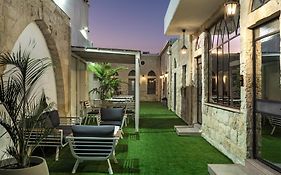 Old City Boutique - By La Finca Hotels- חוויית אירוח יוקרתית, חניה בחינם וקרבה לשדרת הקולינריה של העיר